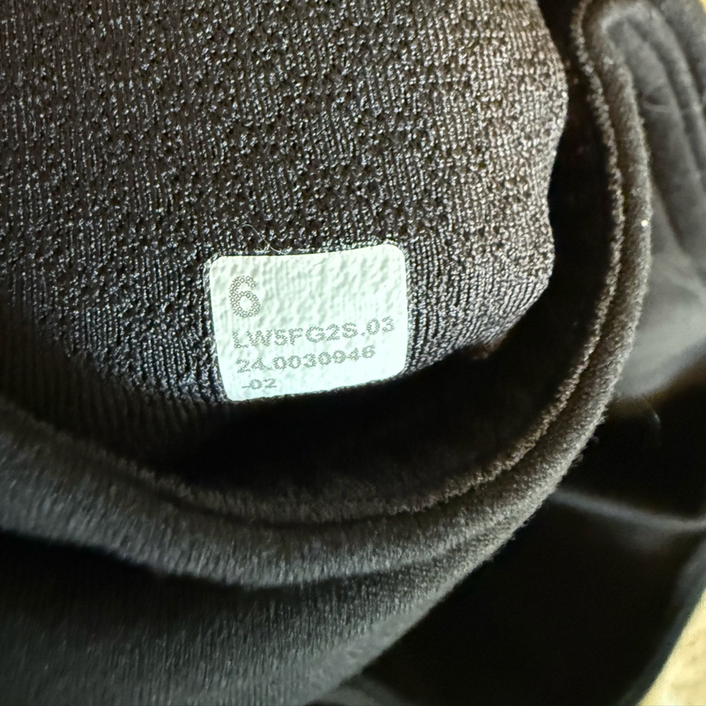 Lululemon Black Women's Flared Leggings - Picture 3 of 4